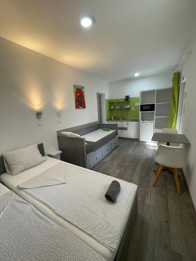 Tutti Apartman Балатонлеле Екстериор снимка