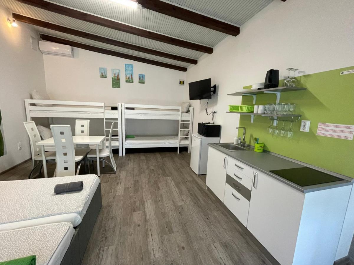 Tutti Apartman Балатонлеле Екстериор снимка