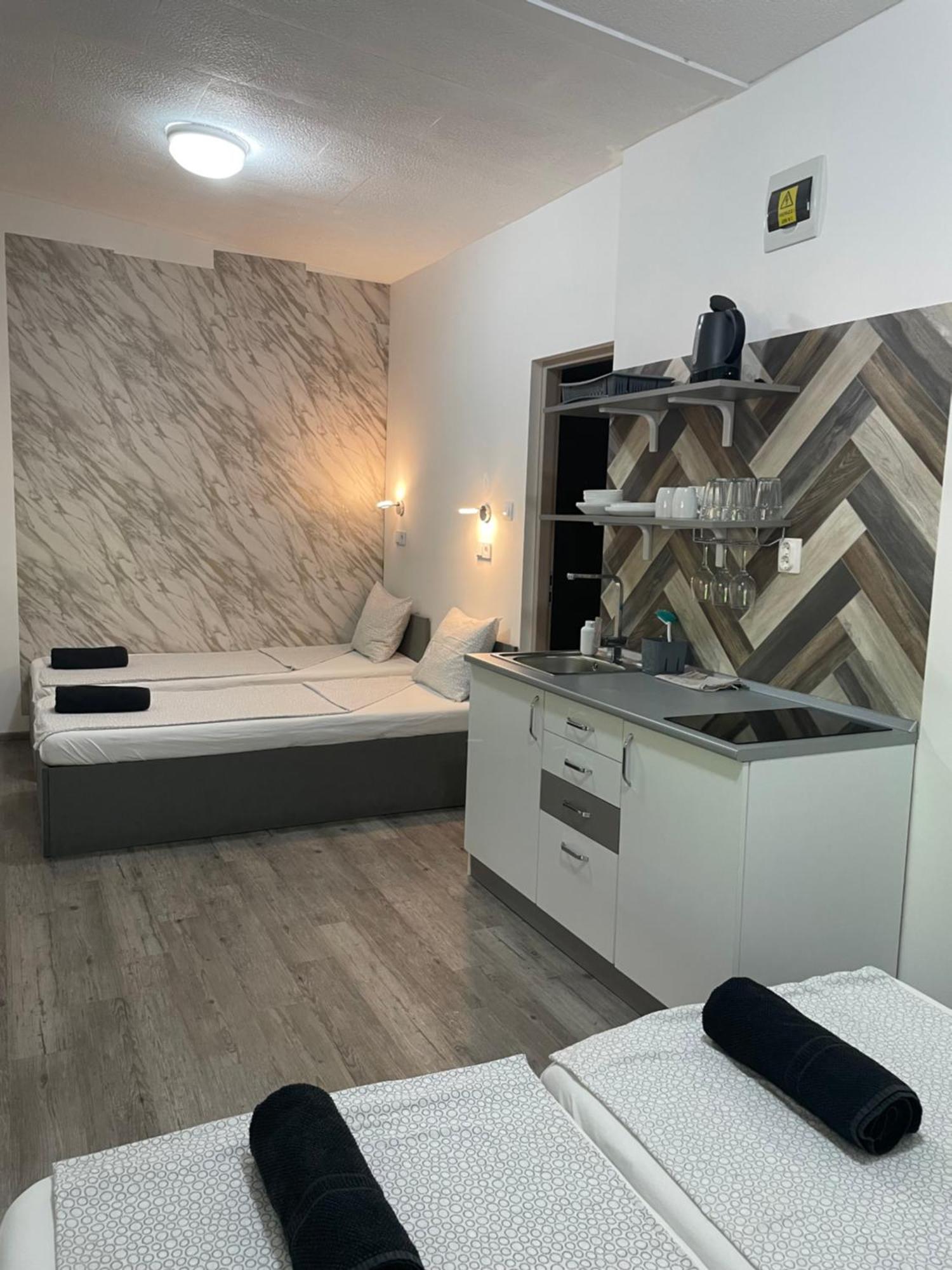 Tutti Apartman Балатонлеле Екстериор снимка