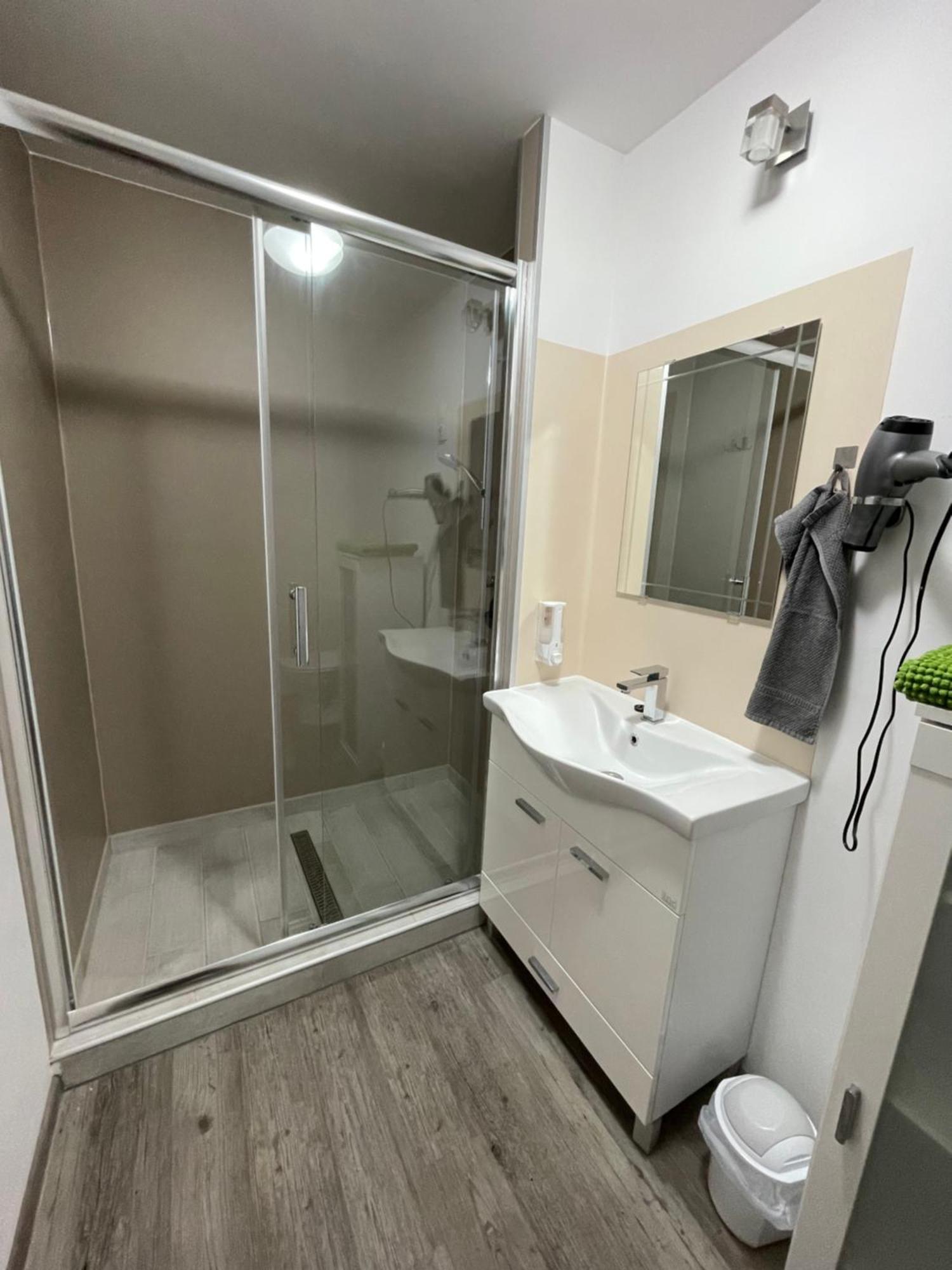Tutti Apartman Балатонлеле Екстериор снимка