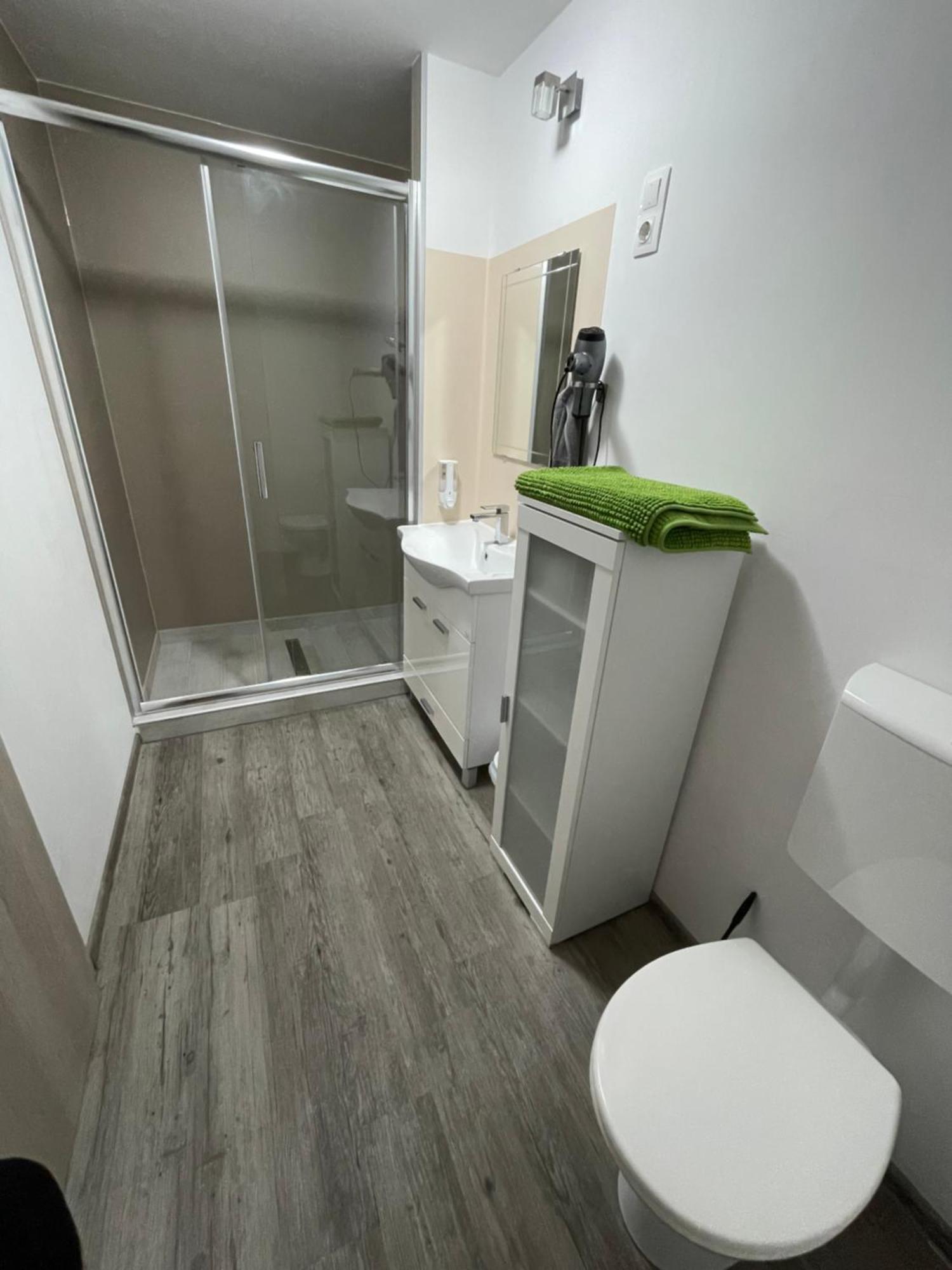 Tutti Apartman Балатонлеле Екстериор снимка